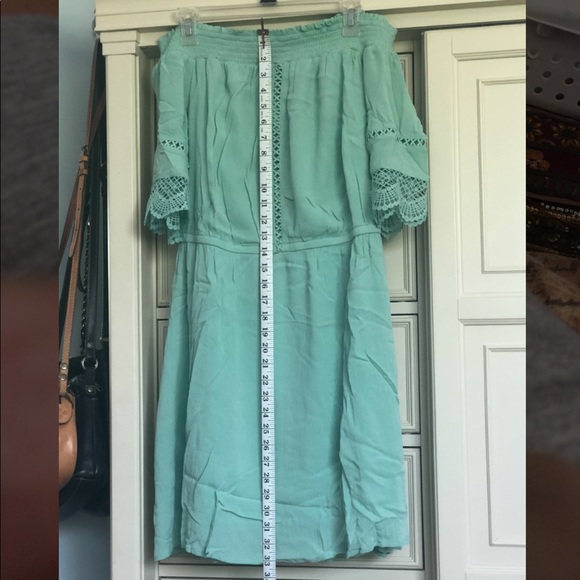 Off the shoulder Dress - Picture 3 of 3